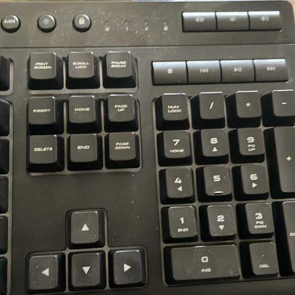 Corsair K55 RGB Wired Gaming Keyboard With G-Keys, MFTEK RGB Wired Gaming Mouse - Picture 9 of 11